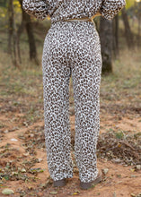 Load image into Gallery viewer, Cream Leopard Sweatshirt &amp; Sweatpants Set
