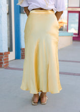 Load image into Gallery viewer, Pineapple Satin Midi Skirt
