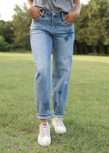 Load image into Gallery viewer, Risen Medium Wash Star Jeans
