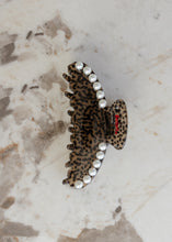 Load image into Gallery viewer, Cheetah Print &amp; Pearl Claw Clip
