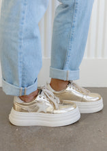 Load image into Gallery viewer, Vintage Havana Hunter Metallic Gold Platform Sneakers

