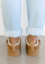 Load image into Gallery viewer, Vintage Havana Close Chestnut Clogs
