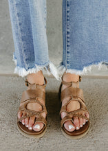 Load image into Gallery viewer, Very G Cleopatra TAN Sandals
