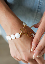 Load image into Gallery viewer, Pearl Coin Shell Bracelet
