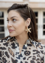 Load image into Gallery viewer, Gold Textured Starfish Earrings
