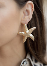 Load image into Gallery viewer, Gold Textured Starfish Earrings
