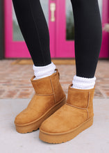 Load image into Gallery viewer, Breckenridge Mini Boots - Tan
