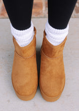 Load image into Gallery viewer, Breckenridge Mini Boots - Tan
