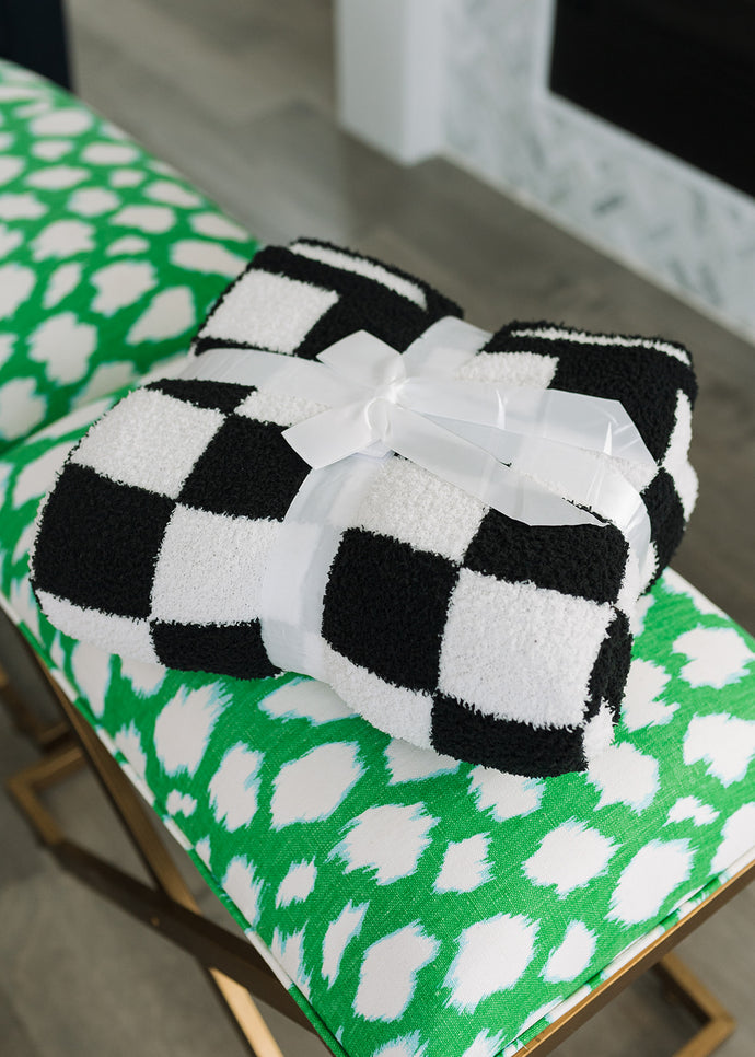 Black & White Cozy Checkered Blanket