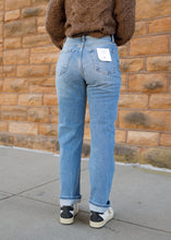 Load image into Gallery viewer, Dakota Medium Wash Dad Jeans
