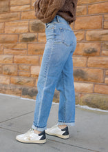 Load image into Gallery viewer, Dakota Medium Wash Dad Jeans
