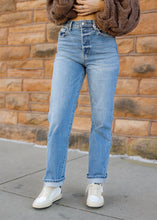 Load image into Gallery viewer, Dakota Medium Wash Dad Jeans
