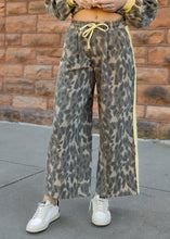 Load image into Gallery viewer, Olive &amp; Honey Cheetah Print Wide Leg Pants
