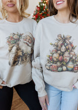 Load image into Gallery viewer, Vintage Christmas Santa Graphic Stone Sweatshirt
