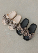 Load image into Gallery viewer, Leopard Bow Cutesy Slides
