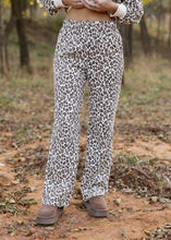 Load image into Gallery viewer, Cream Leopard Sweatshirt &amp; Sweatpants Set
