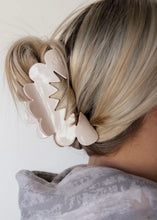 Load image into Gallery viewer, Spring Petal Pink Claw Clip
