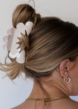 Load image into Gallery viewer, Spring Petal Pink Claw Clip
