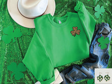 Load image into Gallery viewer, Leopard Pocket Shamrock
