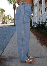 Load image into Gallery viewer, Ashton Light Wash Barrel Jeans
