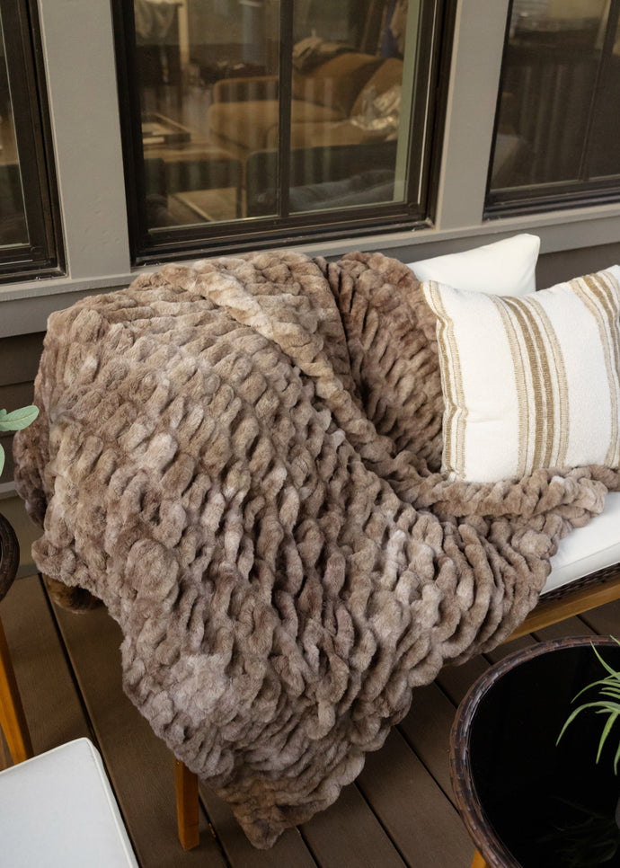 Double Ruched Faux Fur Luxury Blanket - Chocolate Blend
