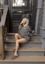 Load image into Gallery viewer, Black Stripe Crewneck Oversized Top
