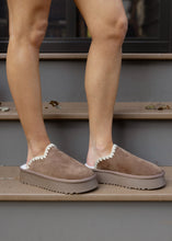 Load image into Gallery viewer, Biscotti Crochet Slippers - Mocha
