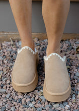 Load image into Gallery viewer, Biscotti Crochet Slippers - Camel
