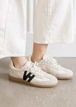 Load image into Gallery viewer, Vintage Havana Nadia Soft Taupe Sneakers
