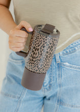 Load image into Gallery viewer, Hydrojug Brown Leopard 20oz Traveler Coffee Mug
