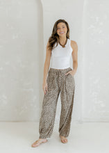 Load image into Gallery viewer, Leopard Printed Gauze Balloon Pants
