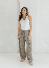 Load image into Gallery viewer, Leopard Printed Gauze Balloon Pants

