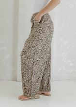 Load image into Gallery viewer, Leopard Printed Gauze Balloon Pants
