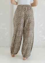 Load image into Gallery viewer, Leopard Printed Gauze Balloon Pants
