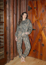 Load image into Gallery viewer, Bayou Dark Woodland Camo Fleece Joggers
