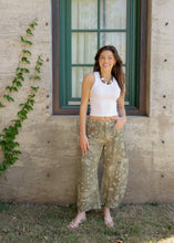 Load image into Gallery viewer, Vintage Army Paisley Barrel Jeans
