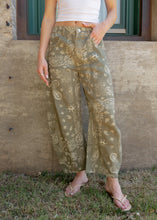 Load image into Gallery viewer, Vintage Army Paisley Barrel Jeans
