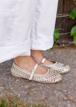 Load image into Gallery viewer, Susan Woven Ballet Flats - Champagne
