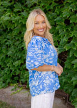 Load image into Gallery viewer, Odella Blue Floral Pleated Top
