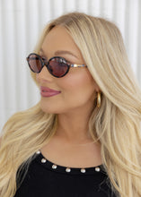Load image into Gallery viewer, Retro Street Style Sunglasses - Tortoise &amp; Pink

