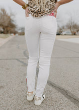 Load image into Gallery viewer, Slink Josie White Skinny Red Zipper Jeans

