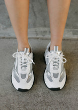 Load image into Gallery viewer, Steve Madden White &amp; Silver Possession Sneakers
