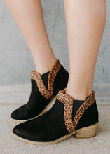 Load image into Gallery viewer, Corky&#39;s Crisp Black Leopard Bootie
