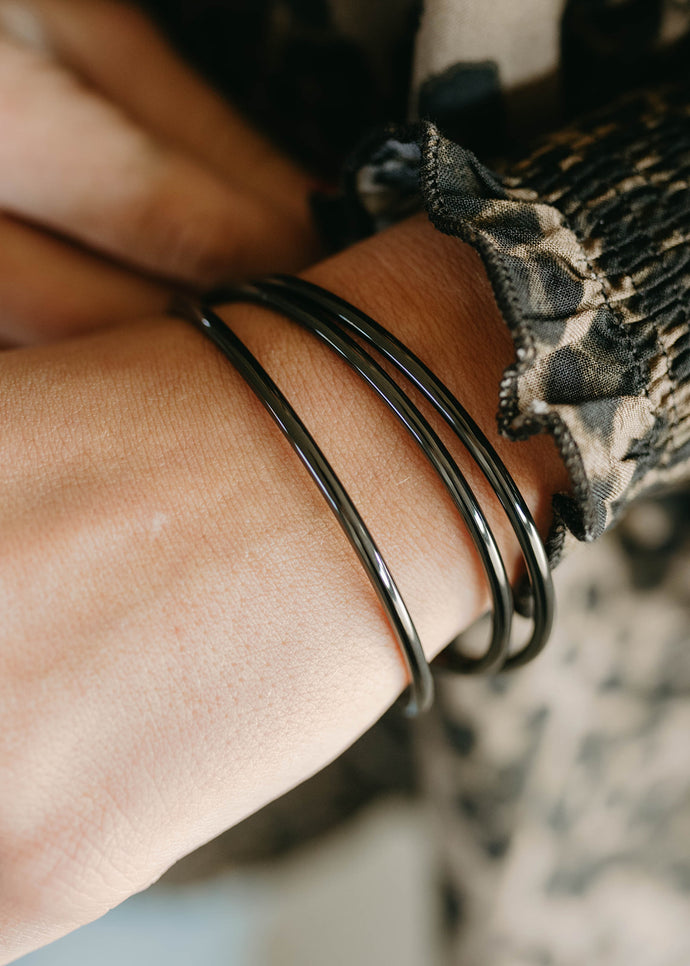 Dia Luxe Titanium Bangle Bracelets - Black Luxe Set