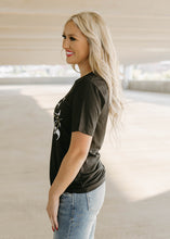 Load image into Gallery viewer, Give Thanks In Everything Graphic Black Tee
