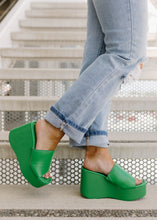 Load image into Gallery viewer, 90&#39;s Plus Chunky Wedges - Green - vintageleopard
