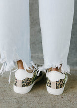 Load image into Gallery viewer, Vintage Havana Brylee Glitter Leopard Sneakers
