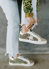 Load image into Gallery viewer, Vintage Havana Brylee Glitter Leopard Sneakers

