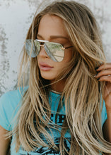 Load image into Gallery viewer, Diff Tahoe Gold &amp; Turquoise Mirror Sunglasses
