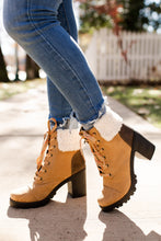 Load image into Gallery viewer, Sorrento Camel &amp; Fur Combat Boots
